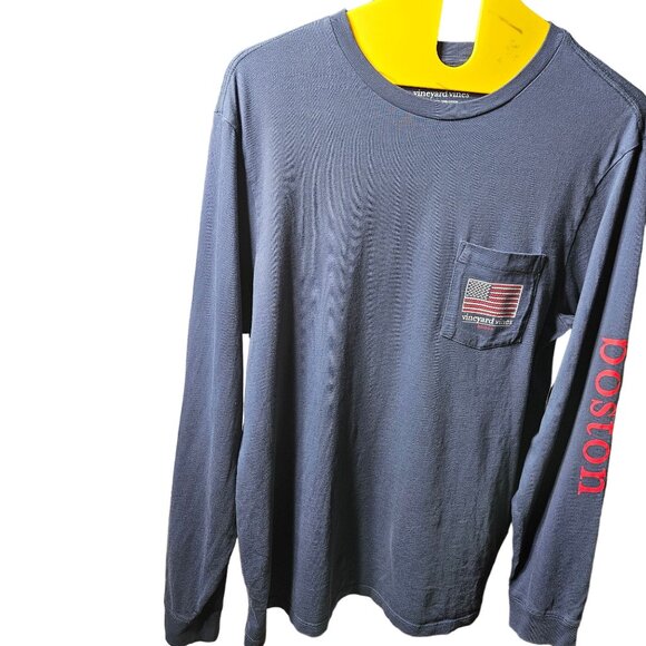 Vineyard Vines Men's Long Sleeve Pocket Tee Boston Flag Graphic Size M Navy Blue - Picture 1 of 5